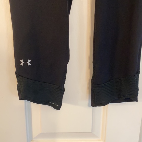 Under Armour Capri leggings- size medium - Picture 2 of 2
